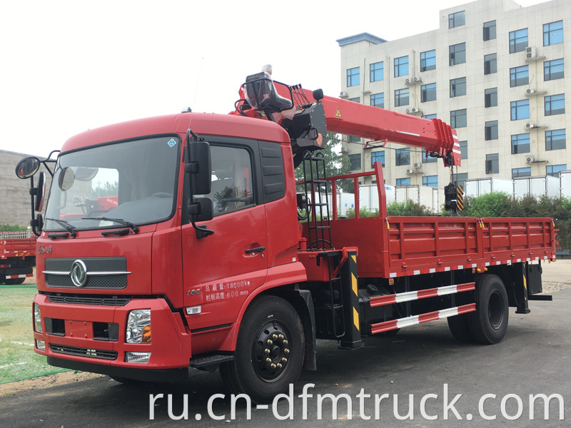 truck with crane (2)